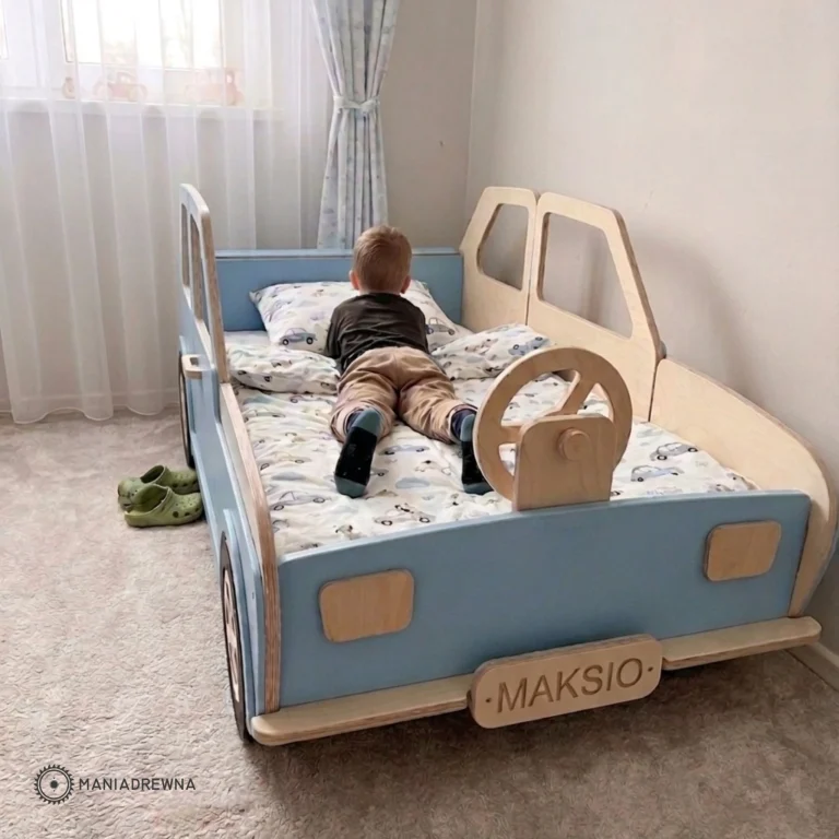 Łóżko dziecięce auto maluch - fot 1
